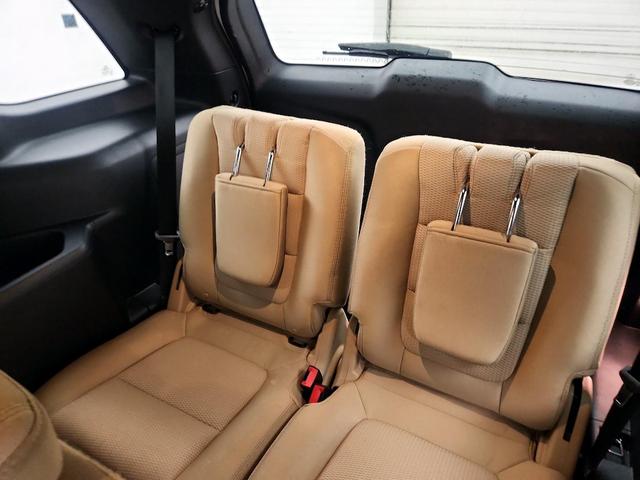 Photo of 2017 White Ford Explorer