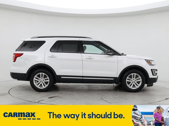Photo of 2017 White Ford Explorer