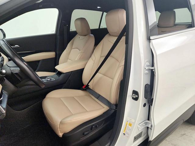 Photo of 2024 White Cadillac XT4