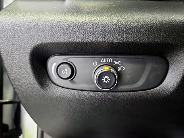 Photo of 2022 White Chevrolet Traverse