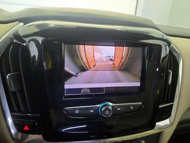 Photo of 2022 White Chevrolet Traverse