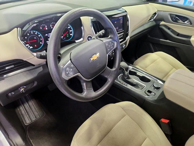 Photo of 2022 White Chevrolet Traverse