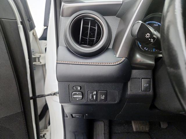 Photo of 2017 White Toyota RAV4 Hybrid