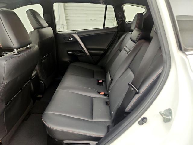 Photo of 2017 White Toyota RAV4 Hybrid