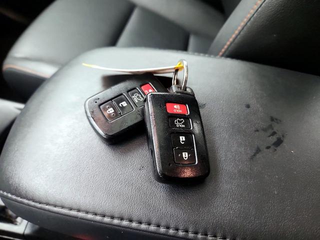 Photo of 2017 White Toyota RAV4 Hybrid