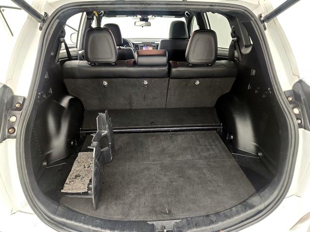 Photo of 2017 White Toyota RAV4 Hybrid