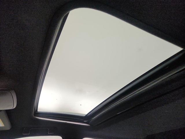 Photo of 2017 White Toyota RAV4 Hybrid