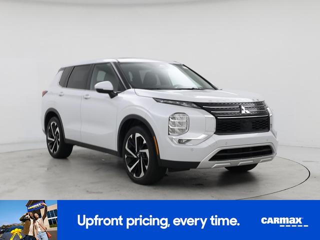 Photo of 2023 White Mitsubishi Outlander