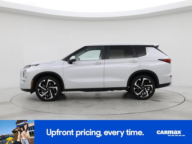 Photo of 2023 White Mitsubishi Outlander