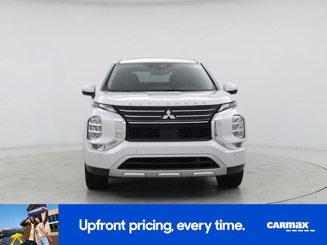 Photo of 2023 White Mitsubishi Outlander