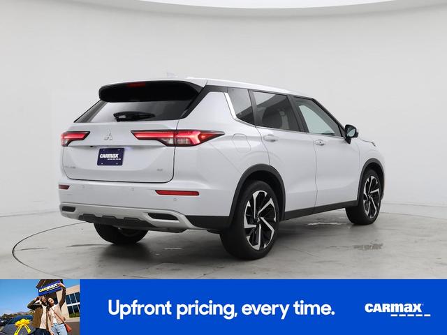 Photo of 2023 White Mitsubishi Outlander