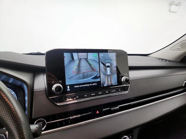 Photo of 2023 White Mitsubishi Outlander