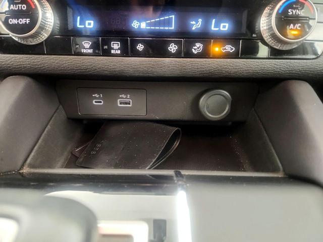 Photo of 2023 White Mitsubishi Outlander