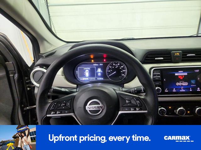 Photo of 2022 Gray Nissan Versa