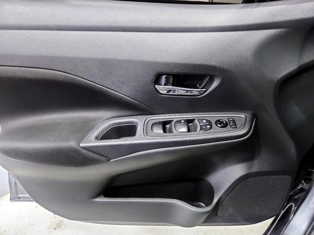 Photo of 2022 Gray Nissan Versa