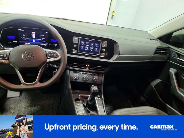 Photo of 2023 Silver Volkswagen Jetta