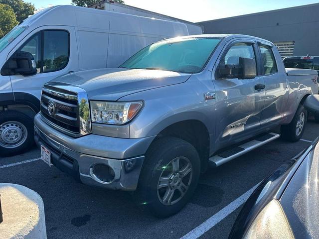Photo of 2013 Silver Toyota Tundra