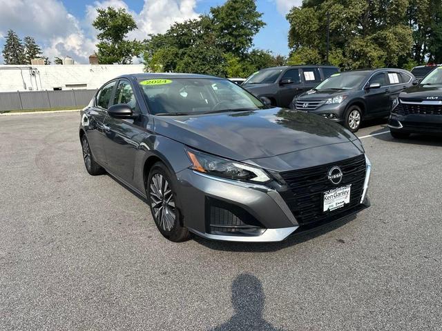 Photo of 2024 Gun Metallic Nissan Altima