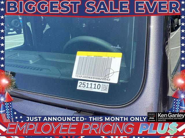 Photo of 2025 Granite Crystal Clearcoat Metallic Jeep Wrangler