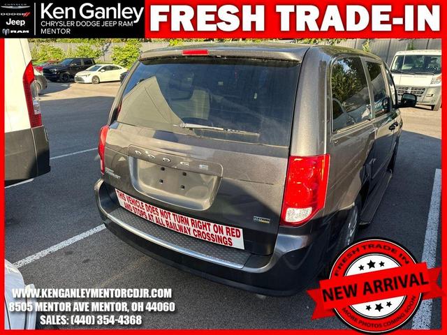 Photo of 2016 Granite Crystal Clearcoat Metallic Dodge Grand Caravan