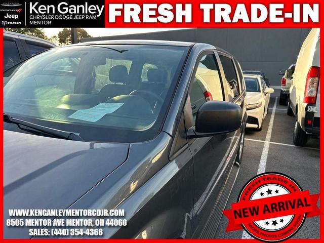 Photo of 2016 Granite Crystal Clearcoat Metallic Dodge Grand Caravan
