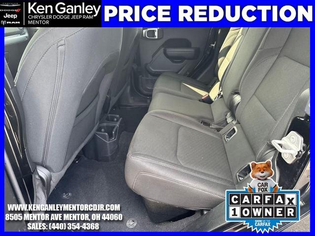 Photo of 2022 Black Clearcoat Jeep Gladiator