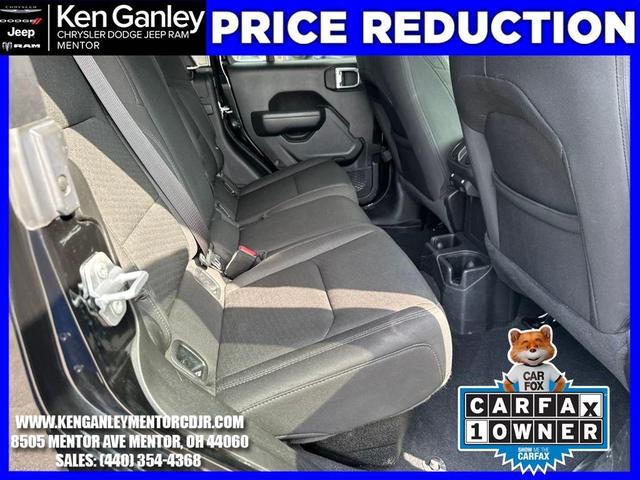 Photo of 2022 Black Clearcoat Jeep Gladiator