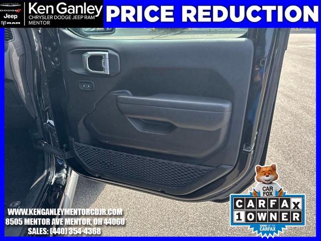 Photo of 2022 Black Clearcoat Jeep Gladiator