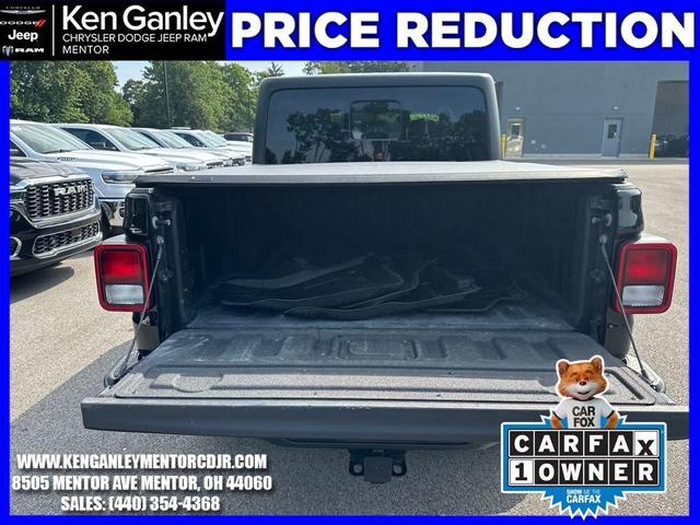 Photo of 2022 Black Clearcoat Jeep Gladiator