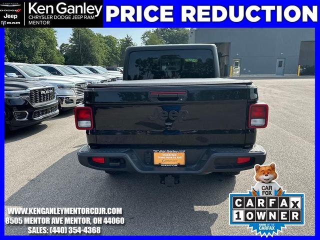 Photo of 2022 Black Clearcoat Jeep Gladiator
