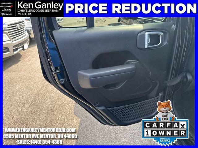 Photo of 2022 Black Clearcoat Jeep Gladiator