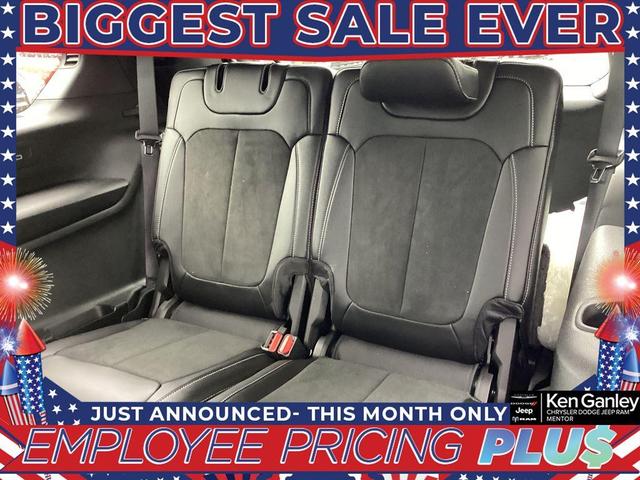 Photo of 2025 Metallic Jeep Grand Cherokee L