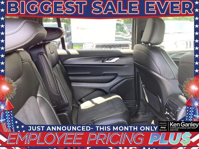 Photo of 2025 Metallic Jeep Grand Cherokee L