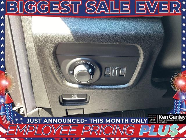 Photo of 2025 Metallic Jeep Grand Cherokee L