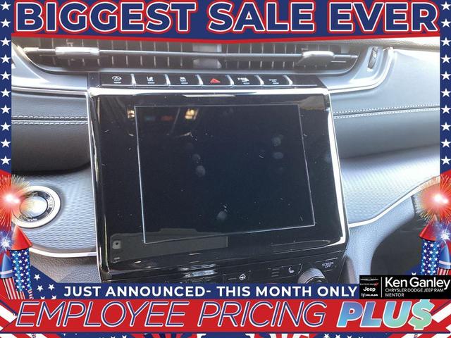 Photo of 2025 Metallic Jeep Grand Cherokee L