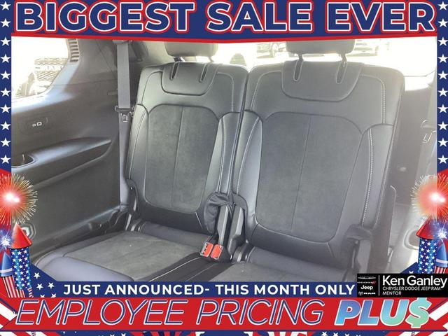 Photo of 2025 Metallic Jeep Grand Cherokee L