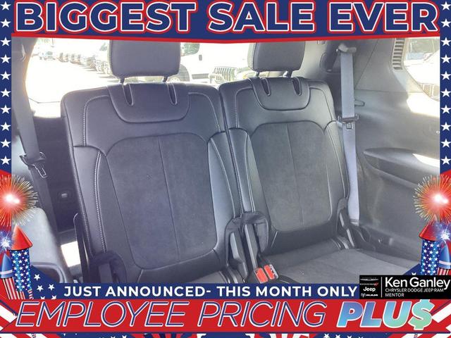 Photo of 2025 Metallic Jeep Grand Cherokee L