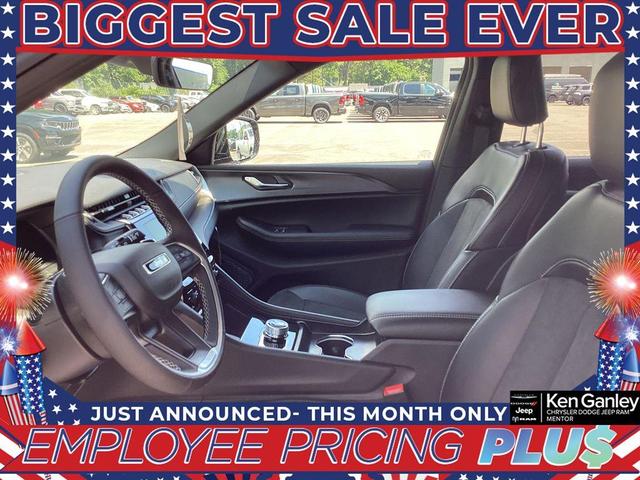Photo of 2025 Metallic Jeep Grand Cherokee L