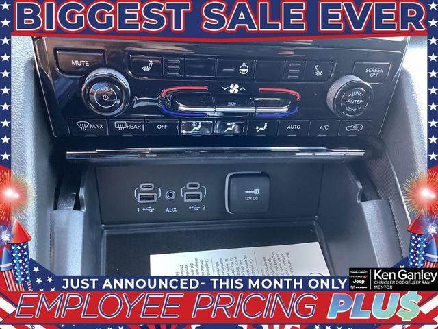 Photo of 2025 Metallic Jeep Grand Cherokee L