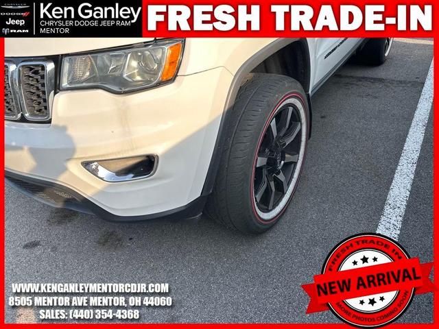 Photo of 2019 Bright White Clearcoat Jeep Grand Cherokee