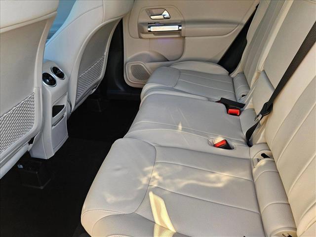 Photo of 2025 Polar White Mercedes-Benz GLB 250