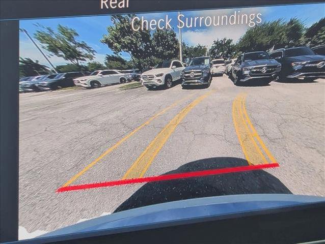 Photo of 2025 Polar White Mercedes-Benz GLB 250