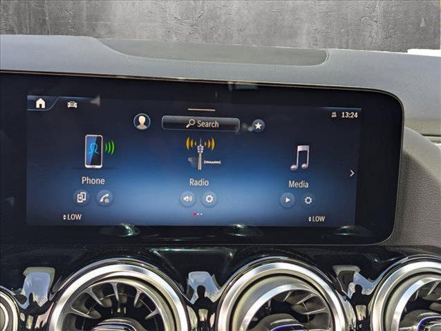 Photo of 2025 Polar White Mercedes-Benz GLA 250