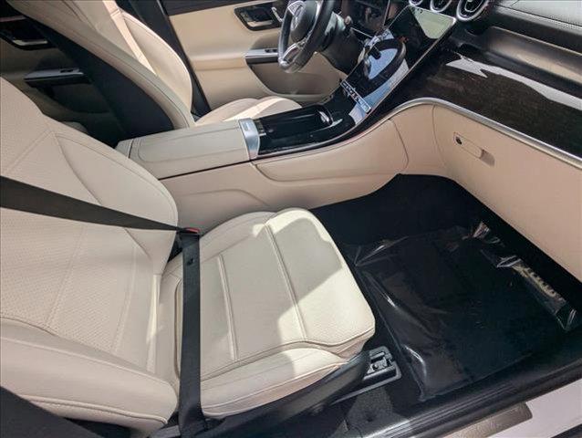 Photo of 2025 Polar White Mercedes-Benz GLC 300