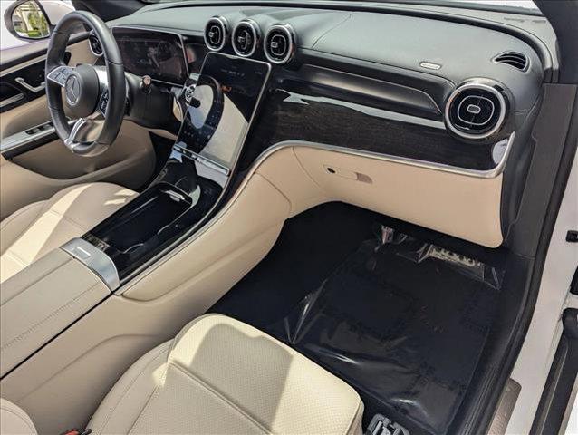 Photo of 2025 Polar White Mercedes-Benz GLC 300