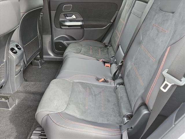 Photo of 2025 Polar White Mercedes-Benz GLB 250