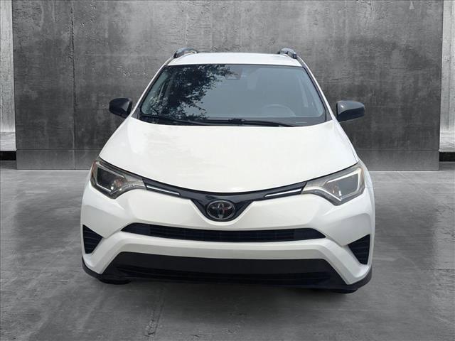 Photo of 2018 Super White Toyota RAV4