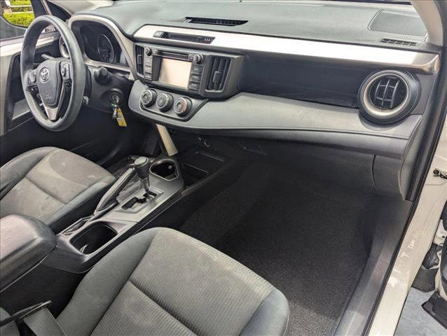 Photo of 2018 Super White Toyota RAV4