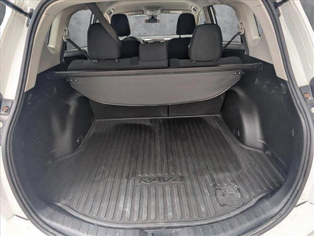 Photo of 2018 Super White Toyota RAV4