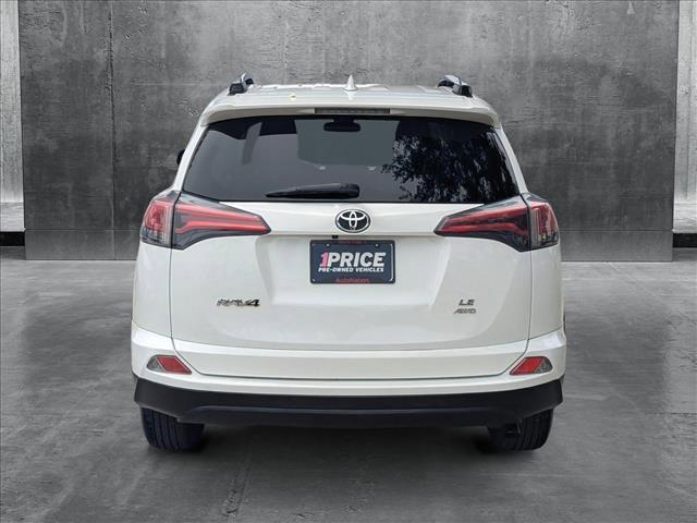 Photo of 2018 Super White Toyota RAV4